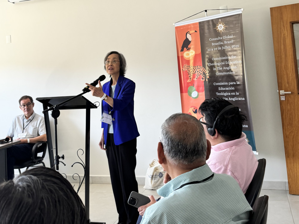 Dr. Kwok delivers the keynote address